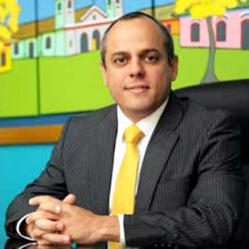 Dr. Camilo Benítez